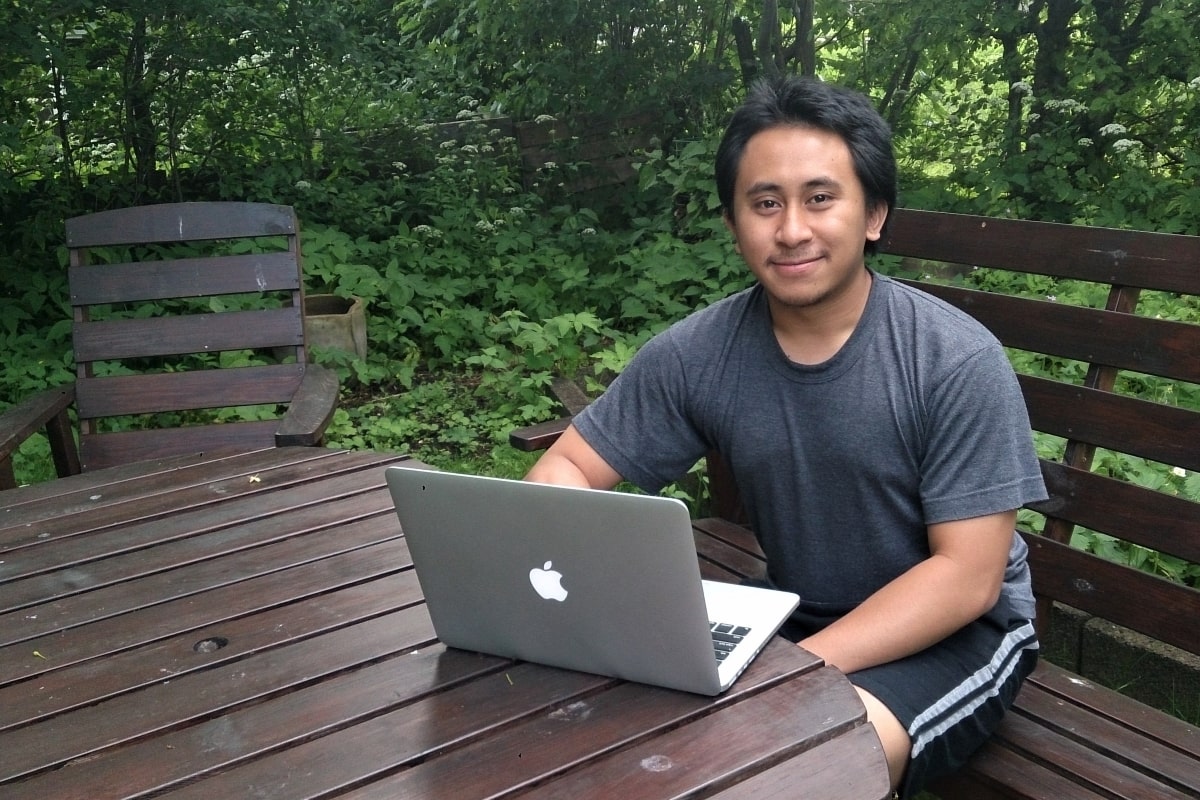 This me pretending to work outdoor on a cold summer day (I hate it).